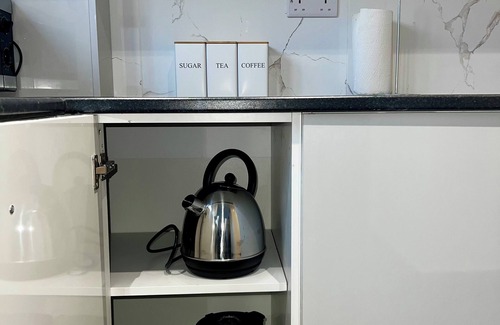 Feltham North Casa | Luxurious Cozy 4-Bedroom Home near LHR