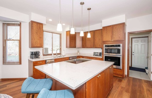 Loveland Casa | Luxurious Dream Home - For 10!