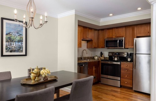 Manchester Apartamento | Luxurious Escape + Pool & Hot Tub Access