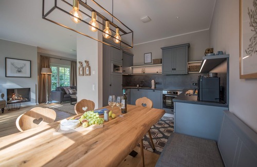 Friedeburg Apartamento | Luxurious Frydag vacation apartment in Karl-Georgs-Forst; dogs welcome