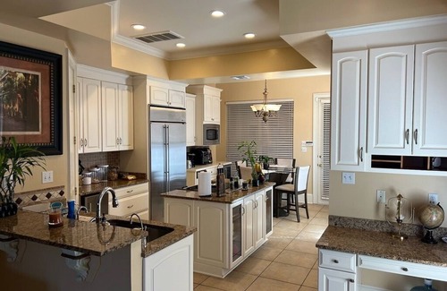 Harvey Casa | Luxurious Gated Retreat Minutes from Downtown