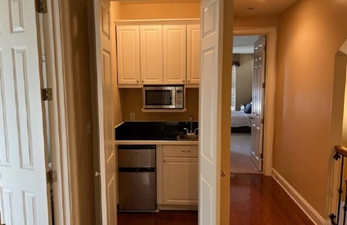 Harvey Casa | Luxurious Gated Retreat Minutes from Downtown