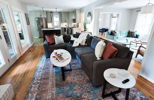Forest Acres Casa | Luxurious Hidden Oasis in Forrest Acres