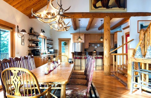 Big Sky Casa | "Happy Trails" -Luxurious Inicio con el Partido del granero, área de fogata, exclusivo 20 acres