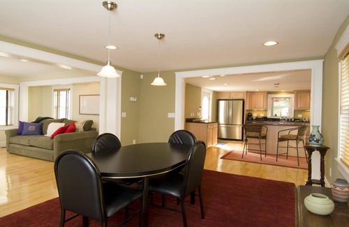 Inman Square Casa | Habitación de vacaciones Cambridge # 3 en una hermosa casa