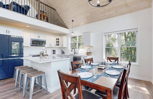 Eastman Casa | Luxurious home with hot tub, electric fireplace, and stunning views