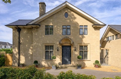 Cheltenham Casa | Luxurious House Lodge & Garden Private Parking
