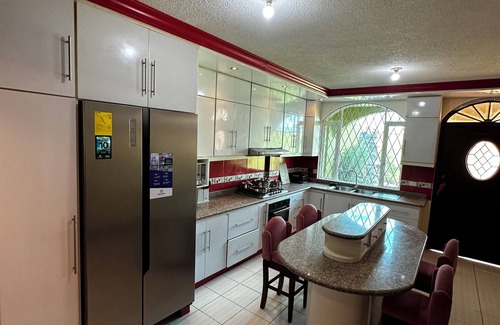 Tumbaco Casa | Lujosa casa cerca del aeropuerto - Tumbaco center