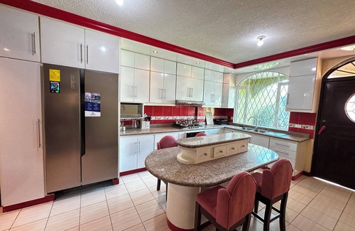 Tumbaco Casa | Lujosa casa cerca del aeropuerto - Tumbaco center