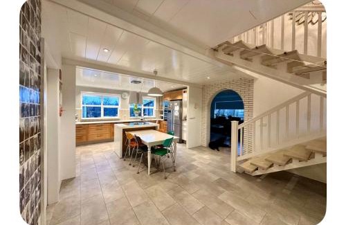 Breidholt Villa | Luxurious House with hot & cold tub