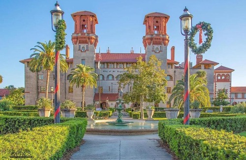 Lincolnville Casa | Luxurious indoor/outdoor Family Paradise in downtown St Augustine