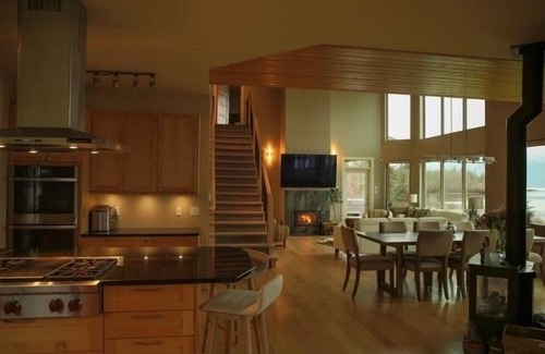 Lakelse Casa | Luxurious Lake Living
