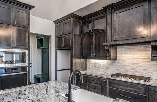 Mustang Casa | Luxurious Living in Mustang - Executive style home, great for families!