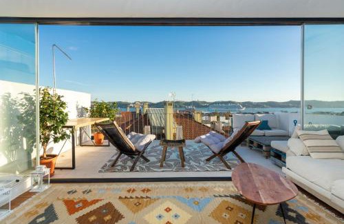 Linda-a-Velha Apartamento | Luxurious Loft : Bridge-View Rooftop | By Airnest