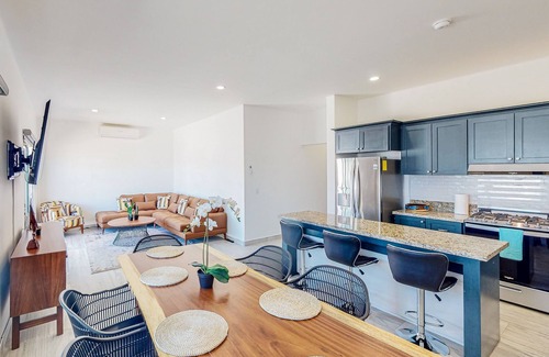 El Tezal Apartamento | Luxurious mountain-view apartment close to the sea with rooftop sunset views