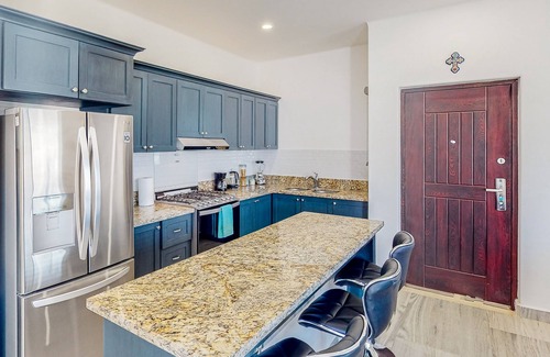 El Tezal Apartamento | Luxurious mountain-view apartment close to the sea with rooftop sunset views
