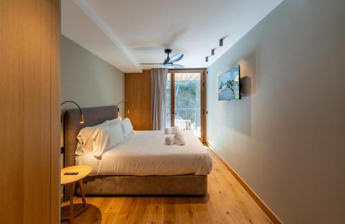 El Tarter Apartamento | Luxurious Mountain Gem Enjoy Nature l Gym Sauna Pool l 1 MINUTE WALK TO SLOPES l by BonesVacances