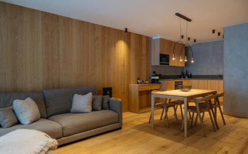 El Tarter Apartamento | Luxurious Mountain Gem Enjoy Nature l Gym Sauna Pool l 1 MINUTE WALK TO SLOPES l by BonesVacances