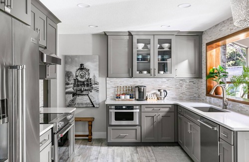 Bryson City Casa | Luxurious Mountain Home Views Hot Tub Fire Pit Game Room Walk to Town