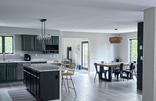 International Falls Cabina | Luxurious newly renovated lake home on Rainy Lake near Voyageurs National Park!