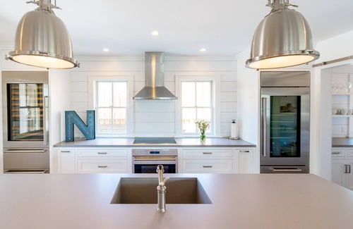 Nantucket Town Casa | NUEVO y LUJOSO compuesto de vacaciones Nantucket: 8 habitaciones BR, piscina, spa, teatro.