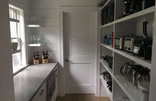 Nantucket Town Casa | NUEVO y LUJOSO compuesto de vacaciones Nantucket: 8 habitaciones BR, piscina, spa, teatro.