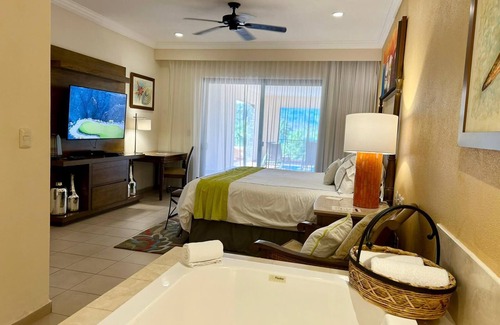 Loreto Complejo | Luxurious ocean front 2 bedroom suite in Loreto