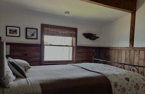 Moro Cabina | Aislada Aroostook County Lakefront Gem - serenidad con servicios