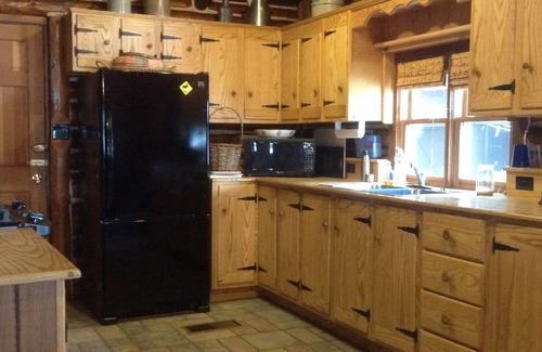 Moro Cabina | Aislada Aroostook County Lakefront Gem - serenidad con servicios
