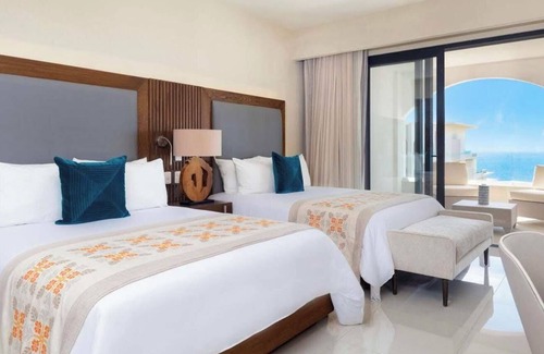 Cabo San Lucas Complejo | Luxurious Resort on Beautiful Sandy Beach w/ Lazy River Pool, Spa, & Golfing