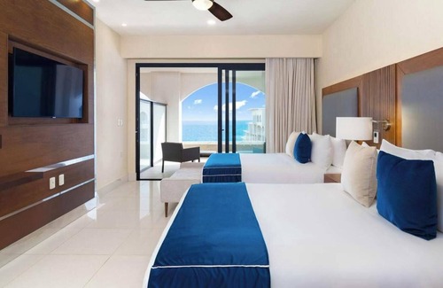 Cabo San Lucas Complejo | Luxurious Resort on Beautiful Sandy Beach w/ Lazy River Pool, Spa, & Golfing