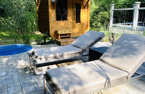 Durham Casa | Luxurious Spa Suite with Jacuzzi, Outdoor Sauna, Plunge Pool and Steam-bath