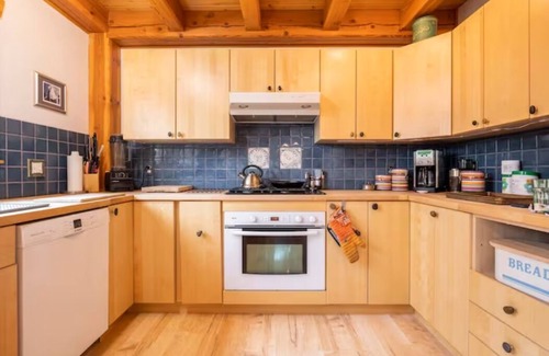 Bragg Creek Casa | Luxurious & Spacious home on 8 acres with 4-bedrooms +Office, 45min from Calgary