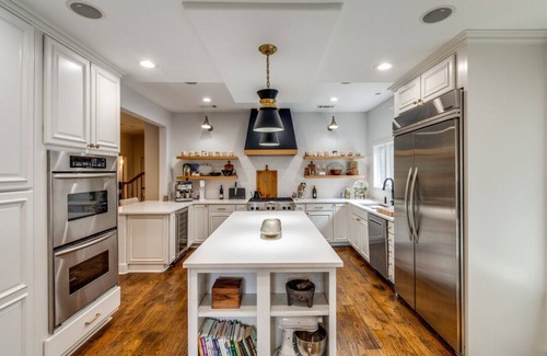 Greenland Hills Casa | Luxurious Updated Tudor Near Greenville Ave : Walk to Restaurants