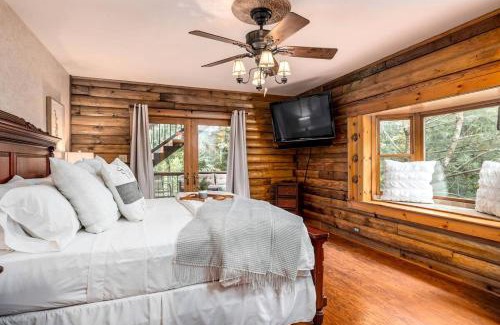 Henryville Casa | Luxurious Vacation Rental for Groups near Hoosier National Forest, Indiana