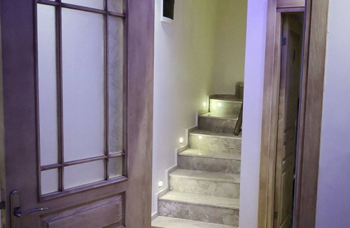 Seferihisar Villa | Lujosa villa con vista panorámica al mar.