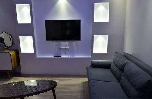 Seferihisar Villa | Lujosa villa con vista panorámica al mar.