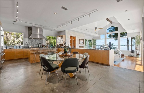 Walden on Lake Conroe Casa | Luxurious Waterfront Estate - The Perfect Vacation Home - 3 night minimum