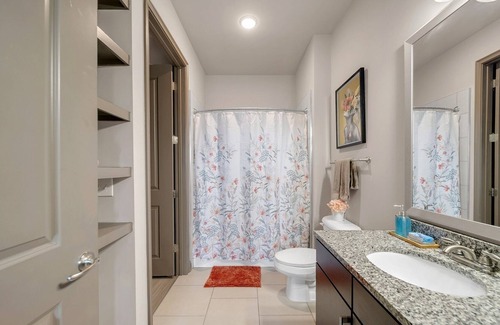 Loring Heights Condominio | Luxurious West Midtown Condo by RedAwning