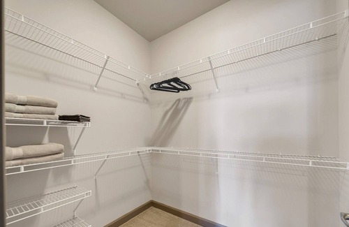 Loring Heights Condominio | Luxurious West Midtown Condo by RedAwning