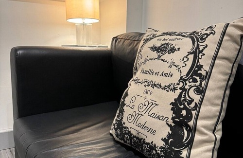 Cannock Apartamento | Luxury 1 BDR Apartment