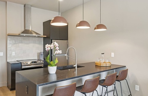 Inglewood Condominio | Luxury 1 Bed 1 Bath w/Private Rooftop City Views & Parking