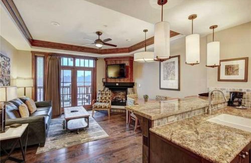 Peak 8 Apartamento | Luxury 1 Bedroom Ski In, Ski Out One Ski Hill Residence Located At The Base Of Peak 8 With Bowling Alley Onsite