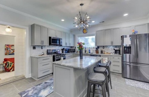 Vollintine-Evergreen Casa | Luxury 1930s Reno'd Cape Cod, ❤️ of Midtown, 🐾, EV 🔌