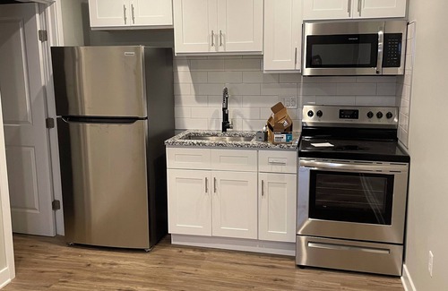 Point Breeze Apartamento | Luxury 1br 1ba APT 10mins to Airport + Wells Fargo + Lincoln Financial Field