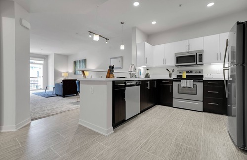 Mira Mesa Apartamento | Luxury 1BR w/ Spa | nr SD International Airport