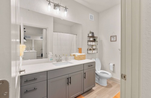 East Ybor Apartamento | Luxury 1BR with Pool & Fire Pit