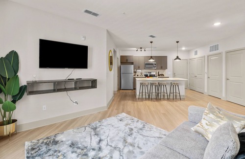 East Ybor Apartamento | Luxury 1BR with Pool & Fire Pit