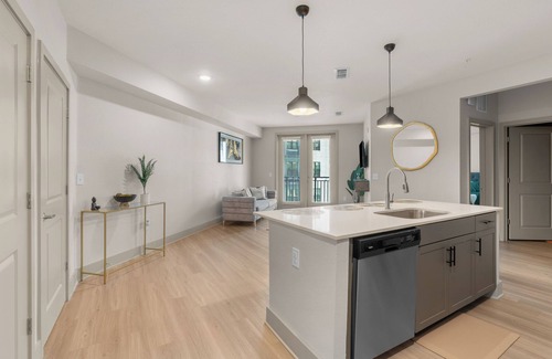 East Ybor Apartamento | Luxury 1BR with Pool & Fire Pit