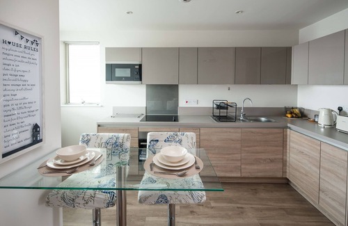 Canning Town Apartamento | Luxury 2 bed Apartment-Canning Town W/easy access to Canary Wharf & Central Lndn